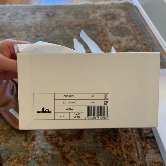 Manolo Blahnik Susa Flat Leather Sandal in Luggage Size 38 (8b) - Picture 6 of 7